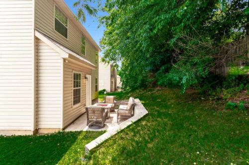 RARE 5BD LUXURY Hidden Gem 8 mins to airport