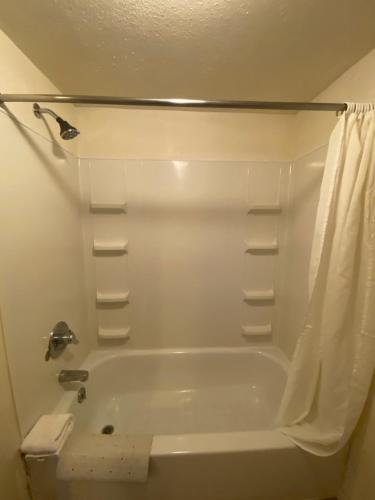 Round-Up Motel – Cheyenne, WY