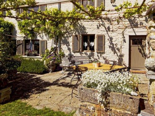 Charming cottage in a farm with views