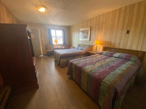 Round-Up Motel - image 2