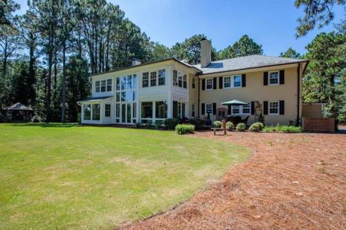 Knollwood Manor - The Historic Mid Pines Mansion thumb 4