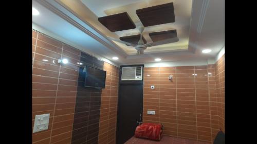 Room in Guest room - Posh Foreigner Place Luxury Room In Lajpat Nagar