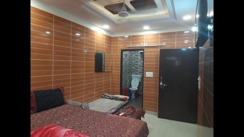 Room in Guest room - Posh Foreigner Place Luxury Room In Lajpat Nagar