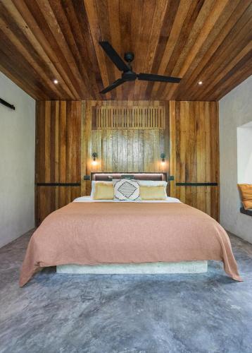 Surfing Temple Boutique Hotel Room Type - Deluxe King Room
