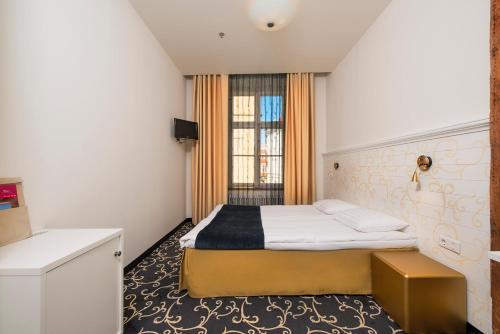 Standard Double or Twin Room with Free Parking image 8