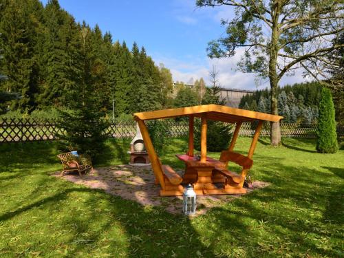 Modernly furnished apartment in the Ore Mountains with use of garden