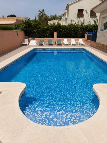 Swimming pool, CHALET MUY CERCA DE LA PLAYA CON PISCINA PRIVADA in Torrevieja