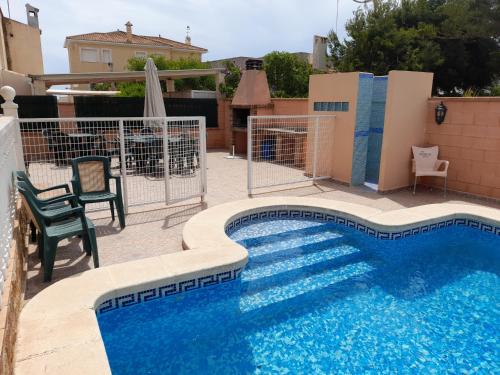 Swimming pool, CHALET MUY CERCA DE LA PLAYA CON PISCINA PRIVADA in Torrevieja