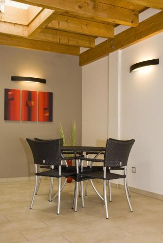 Matchpoint Hotel - image 4