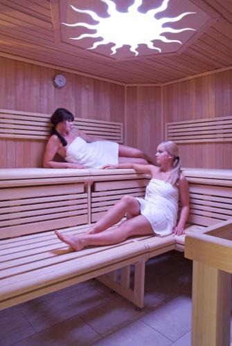 Matchpoint Hotel - image 14