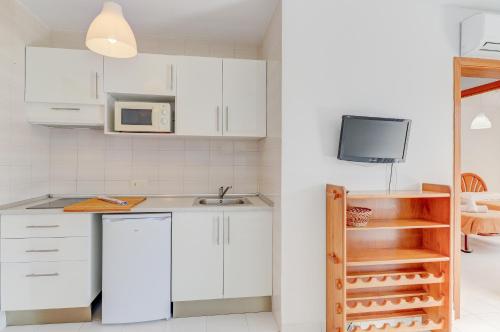 Apartamentos Llevant - image 10