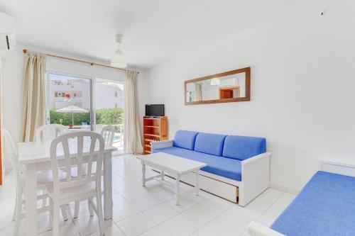 Apartamentos Llevant - image 3
