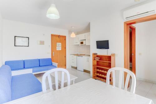 Apartamentos Llevant - image 14