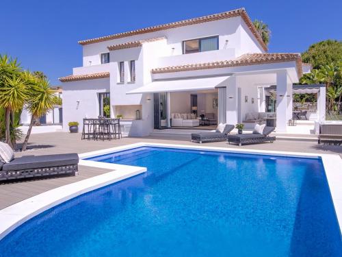 VACATION MARBELLA I Villa Lina, Golf Valley, Private Heated Pool, Jacuzzi, Close to the Marina - Accommodation - Marbella