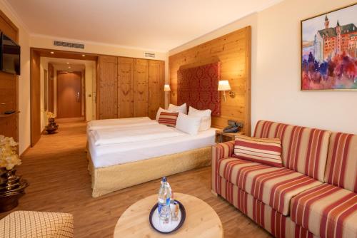 1 king bed, 1 sofa bed