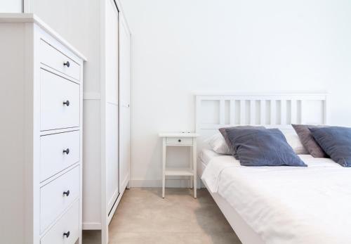White Sand Apartment with a Balcony, By Cohost