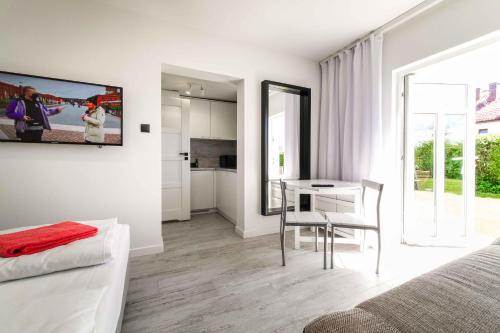 Quadruple Room with Garden View image 8