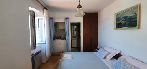  1. A studio apartment with a view in Hvar