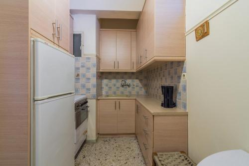 Sunny Apartment for 4 ppl in Kerameikos