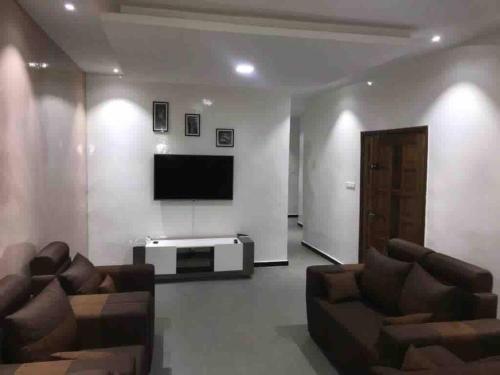 Mam Lovely 2-Bed Apartment in Dakar-Almadies