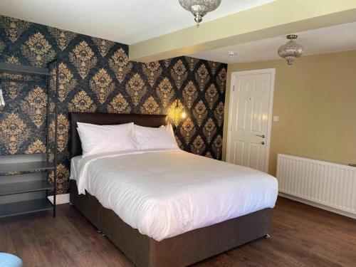 . The Black Swan Hotel