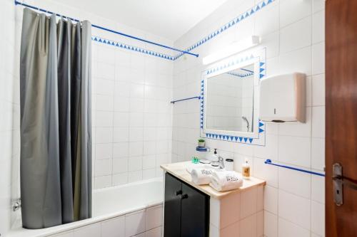 Apartment in Praia da Rocha with A-C, Terrace in Portimao