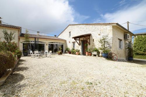 House with 6 bedrooms in Lorignac with enclosed garden and WiFi gîte à louer Saint-Fort-sur-Gironde