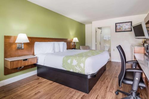 Econo Lodge Atlanta Airport East in Forest Park, USA