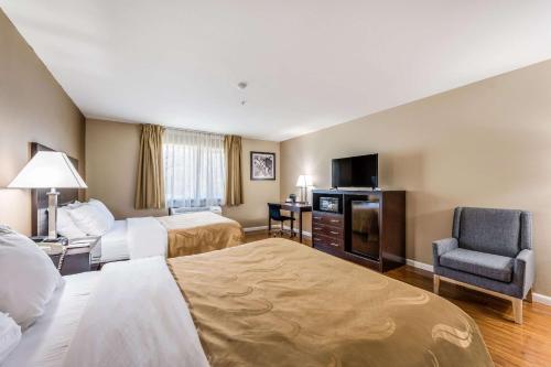 2 queen beds
