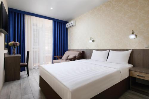 Pansionat UNDERSUN Vytazevo The 3-star Pansionat UNDERSUN Vytazevo offers comfort and convenience whether youre on business or holiday in Vityazevo. The property offers a wide range of amenities and perks to ensure you have a g