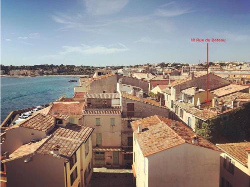 Old Antibes home Roof Terrace and Sea Views gîte à louer Picasso Museum