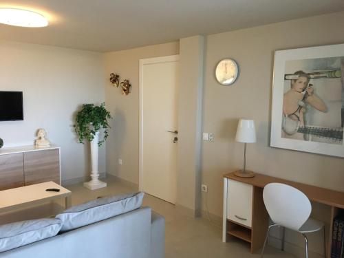 Very beautiful modern 2-Bed Apartment in Javea in กัปซาเดส