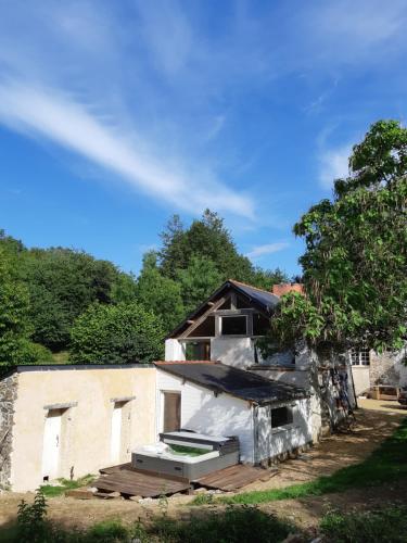 Grand gîte dans son écrin de Nature