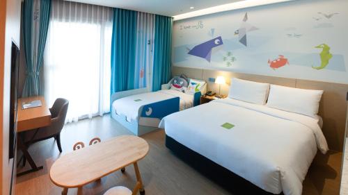 room detail thumbnail 2