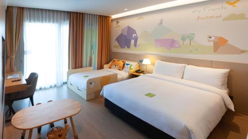 room detail thumbnail 1