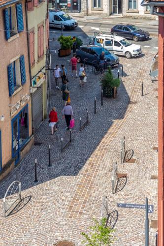 Le 02-GregIMMO-Appart'Hôtel (Le 02-GregIMMO-Appart'Hotel) in Монбель'яр