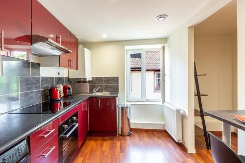 Le 02-GregIMMO-Appart'Hôtel (Le 02-GregIMMO-Appart'Hotel) in Монбель'яр