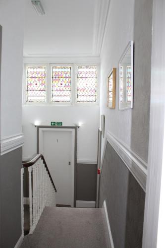 One-Bedroom Apartment image 4