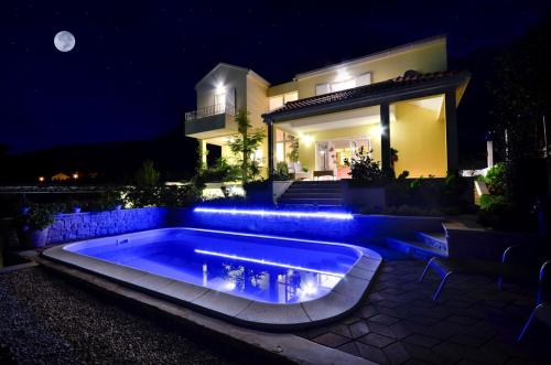 Villa Luna in Makarska private pool - image 5