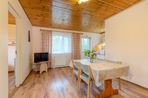 Karumetsa Apartment - image 9