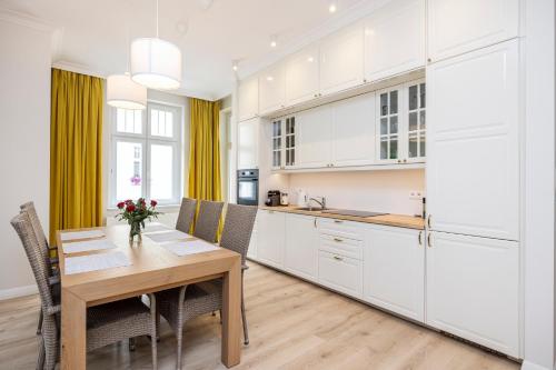 Three-Bedroom Apartment with Balcony image 5
