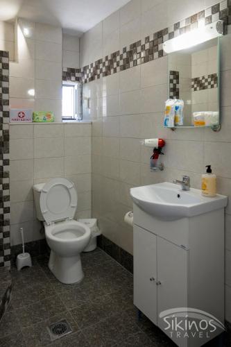 Fürdőszoba, Alopronoia Sea Breeze in Alopronia (Sikinos)