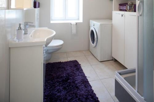 Apartment Bura 1 Apartment in Makarska, seafront, free parking