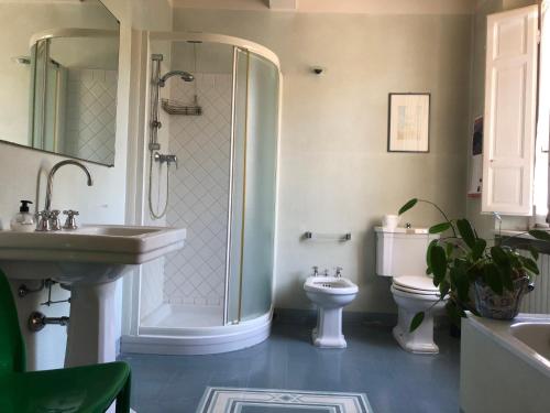 Ванна кімната, Casa Marcè a "Sonno" (Casa Marce a "Sonno") in Поркарі