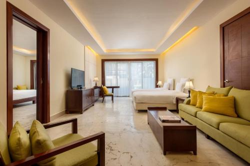 พูลแมน ซานยา ยาหลง เบย์ วิลลา แอนด์ รีสอร์ต (Pullman Sanya Yalong Bay Villas and Resort) in ยาหลง เบย์