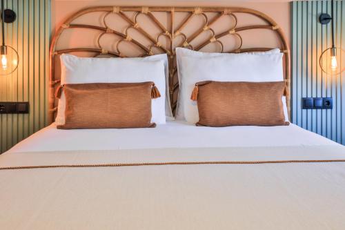Deluxe Double or Twin Room image 4