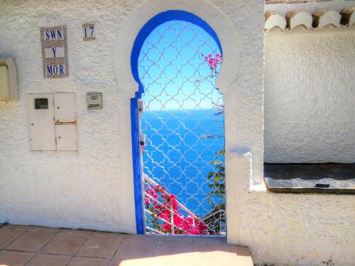 Apartment with Sea View image 2
