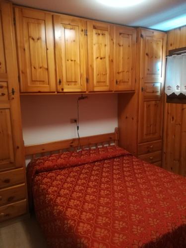 1 queen bed, 1 sofa bed