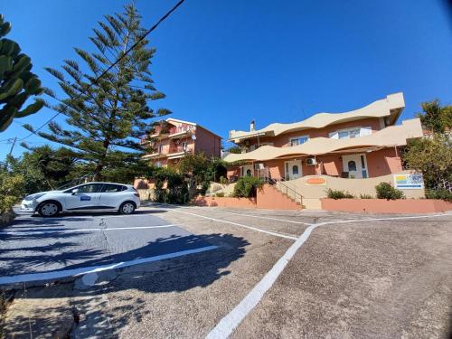  Stefanos Studios, Ferienwohnung in Lassi