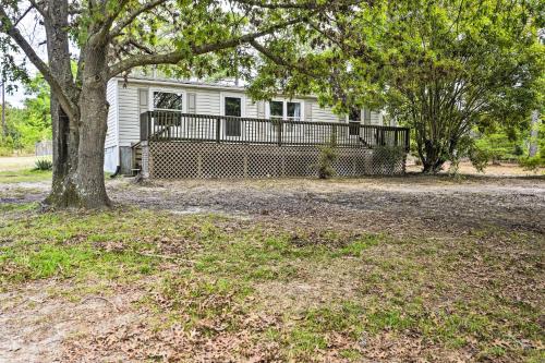 Cozy House with Huge Yard about 16 Mi to Fort Bragg in Lillington, USA